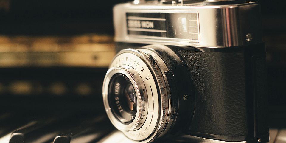 [Translate to Deutsch:] Analogue and Digital Photography